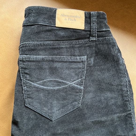 Abercrombie and Fitch corduroy, black wash, low rise size 2/w26. - Picture 5 of 6